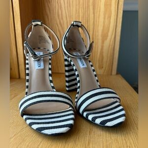 Steve Madden Carrson Heel black and white stripe size 7